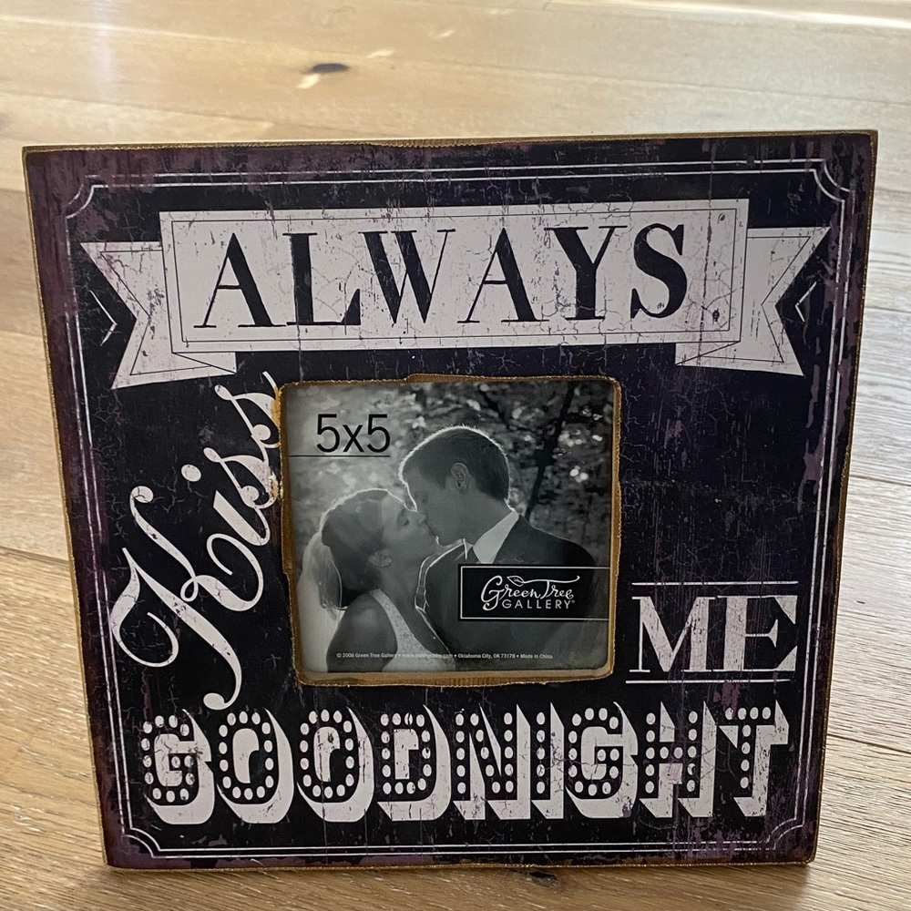 Distressed Wood Picture Frame ♥️ like new!